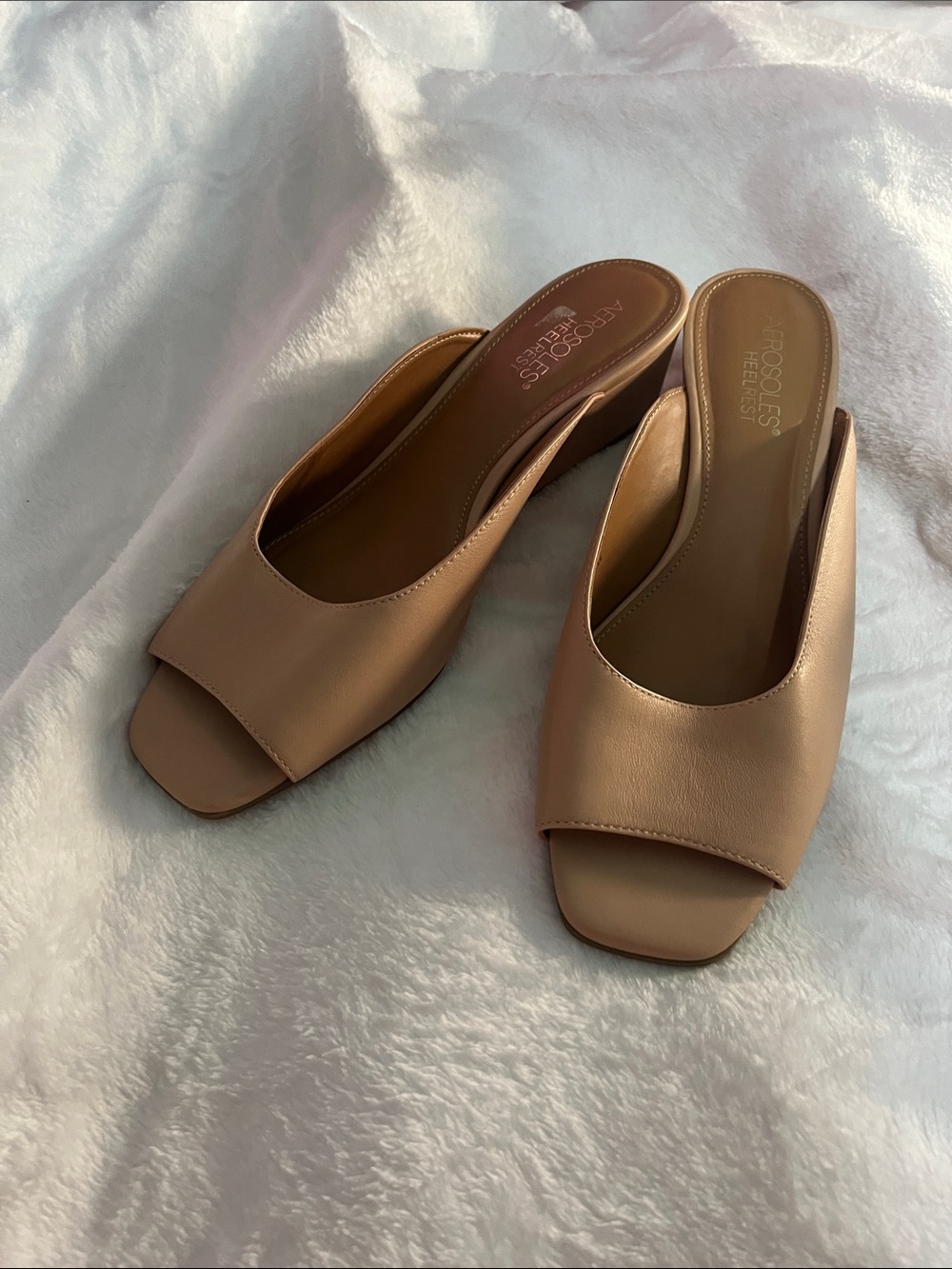 AEROSOLES Women's Open-Toe Tan Slide Mules